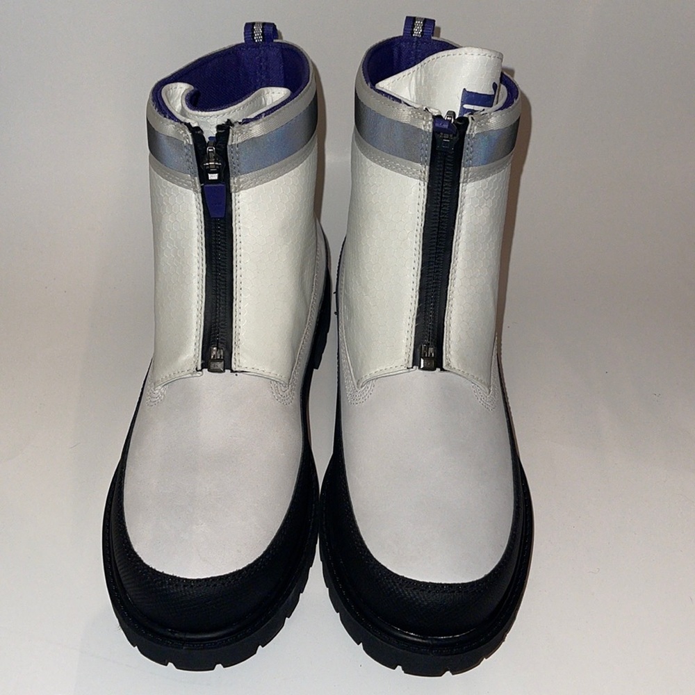 New Womens zip from Timberland boots. Size 9.5, NEVER WORN.